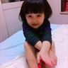 2名小孩哥背迷路幼童走3公里寻家人